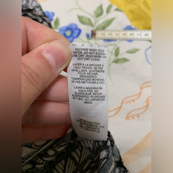 Black and tan geometric short sleeve tunic with cut out back from Dynamite - Picture 14 of 14